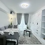 Sunrise Center Апартаменти *