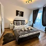 Апартаменти Sunrise Center