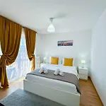 Sunrise Center Апартаменти *