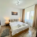 Апартаменти Sunrise Center *
