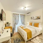 Апартаменти Sunrise Center