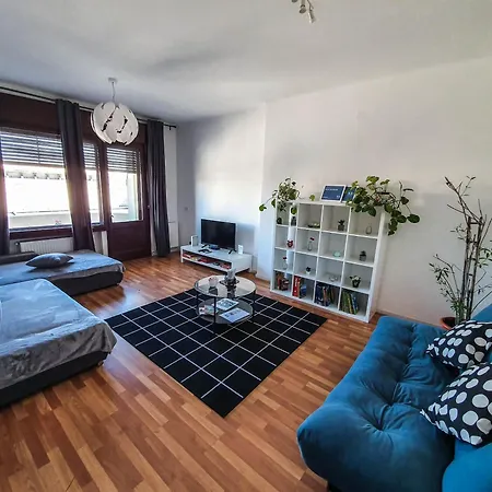 Sunrise Center Apartment *