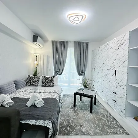 Sunrise Center Apartment *