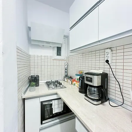 Sunrise Center Apartment *